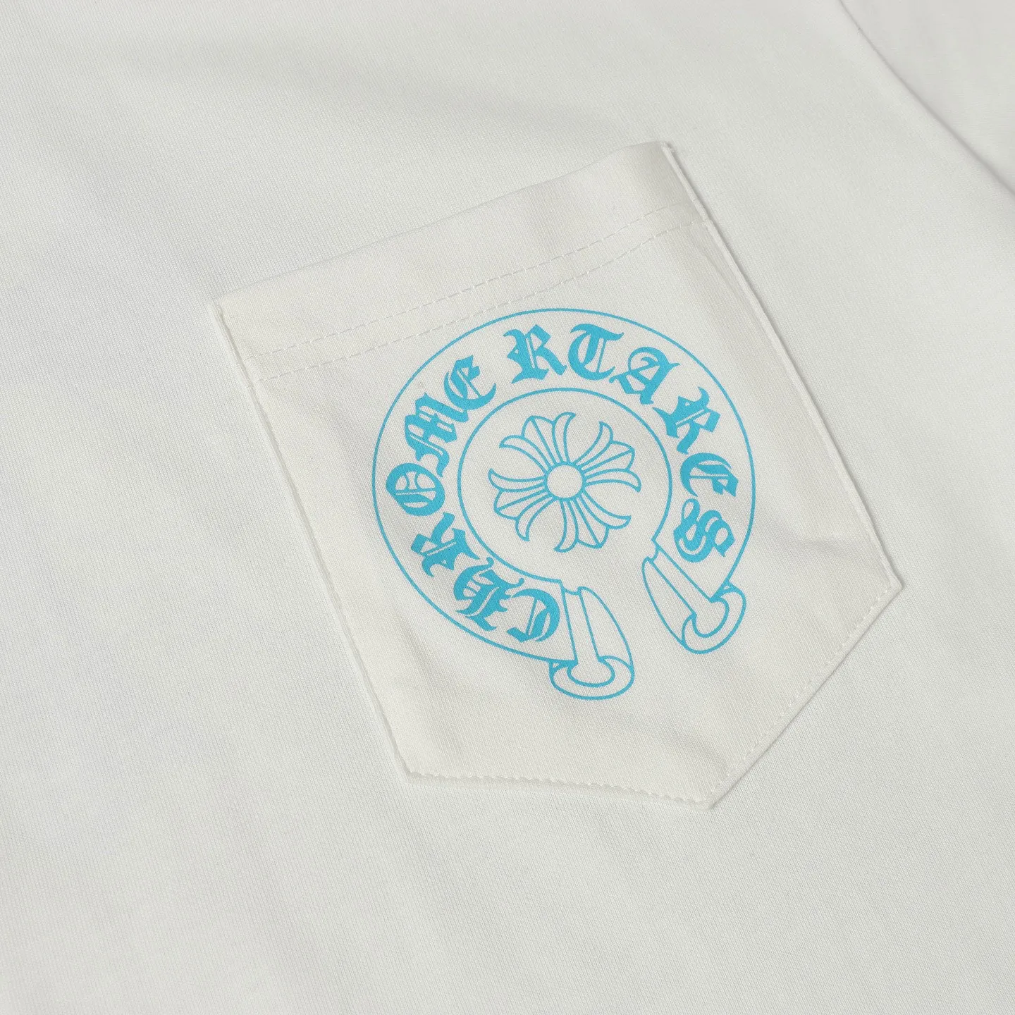 🅿️170 Chrome hearte/Chrome heart ch 25ss early spring new Sanskrit printed short-sleeved T-shirt. A must-have item for daily commuting for men and women in light luxury. The correct version is welcome to compare. Detailed features: ·280 grams of 100% pure cotton double yarn jersey fabric. ·Custom-dyed in the same vat with special thickened 32 counts of double-strand 1x1 thread. ·Double-needle cross-stitch technology. ·Original main mark washed hangtag. Color: black white. Size: XS-L